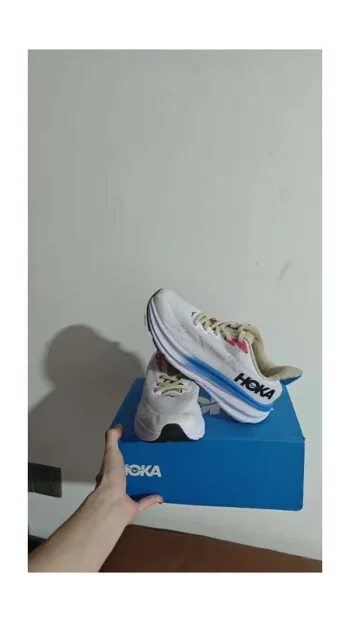 Hoka Clifton 9 bike d'occasion — image 2 sur 6