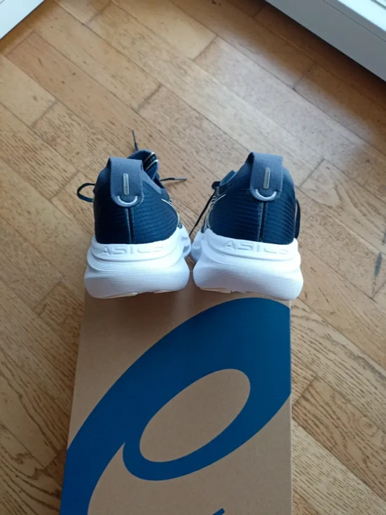 Asics Nimbus 27 bike d'occasion — image 4 sur 5