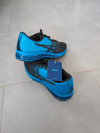 Used Asics GEL-Quantum 180 Running Shoes