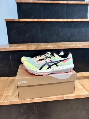 Used Asics Fuji Speed 4 Running Shoes