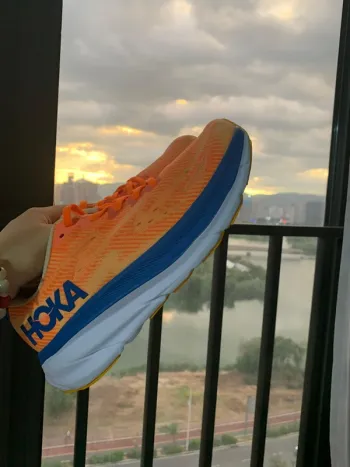 Hoka Clifton 9 bike d'occasion — image 3 sur 7