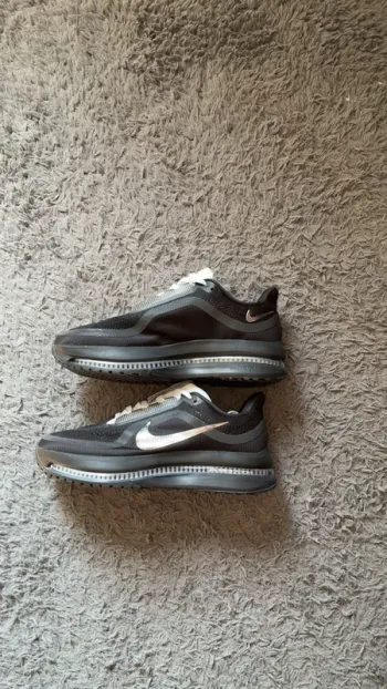 Pegasus Premium Running Shoes d'occasion