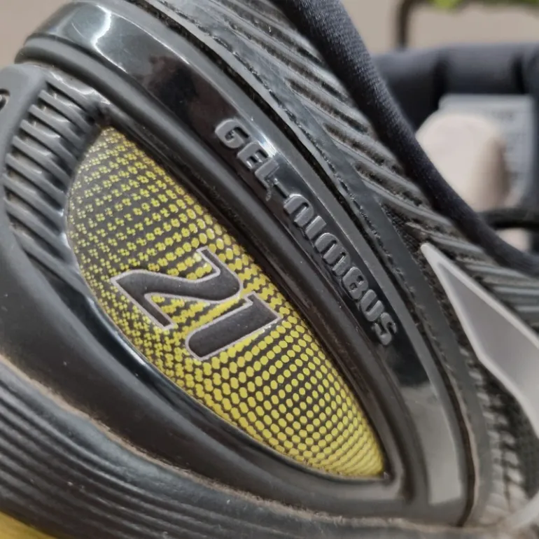 Used Asics GEL-Nimbus 21 bike — image 6 of 9