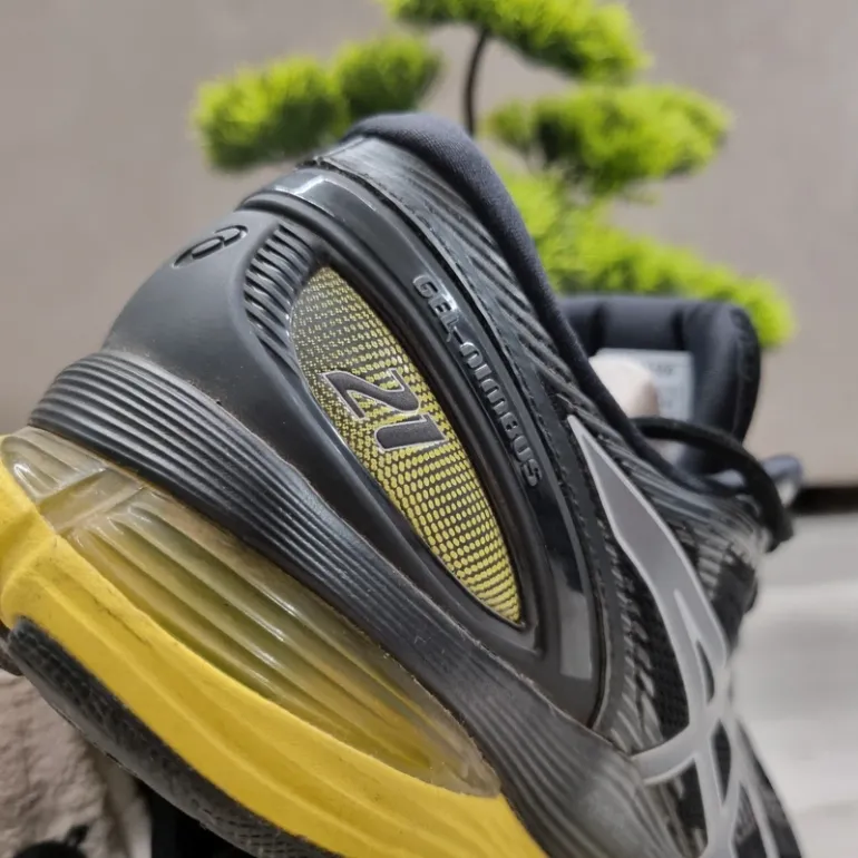 Used Asics GEL-Nimbus 21 bike — image 5 of 9