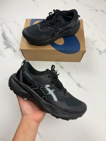 Used Ideal Gel-Venture 11 Running Shoes