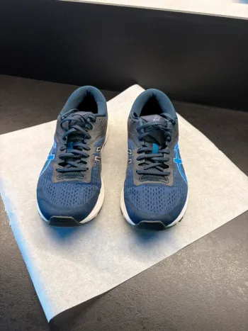 Used Asics Running Shoes bike — image 2 of 6