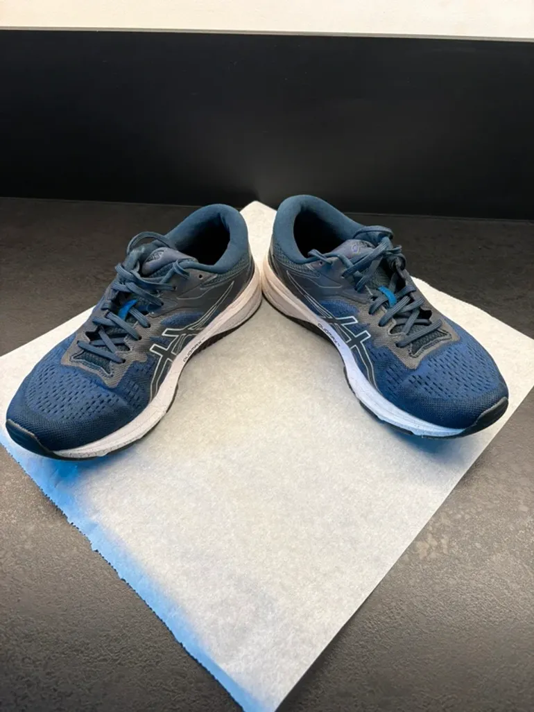 Used Asics Running Shoes bike — image 6 of 6