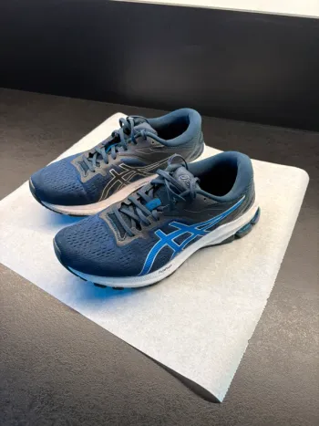 Used Asics Running Shoes bike — image 3 of 6