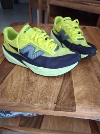 Used New Balance FuelCell Rebel v5 bike — image 5 of 8