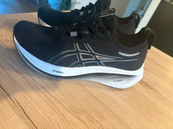 Used Asics Gel Nimbus 26 Running Shoes