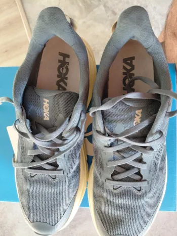 Used Hoka Challenger 8 bike — image 2 of 3