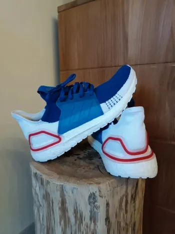 Supernova UltraBoost 19 Running Shoes usato