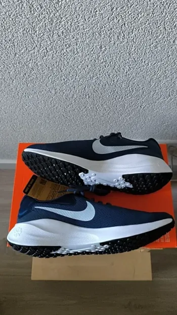 Used Nike Revolution 7 bike — image 4 of 15