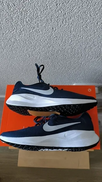 Used Nike Revolution 7 bike — image 5 of 15