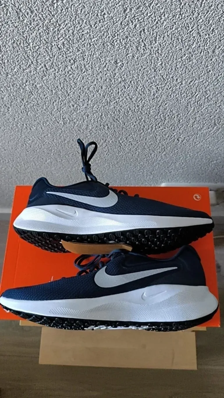 Used Nike Revolution 7 bike — image 5 of 15