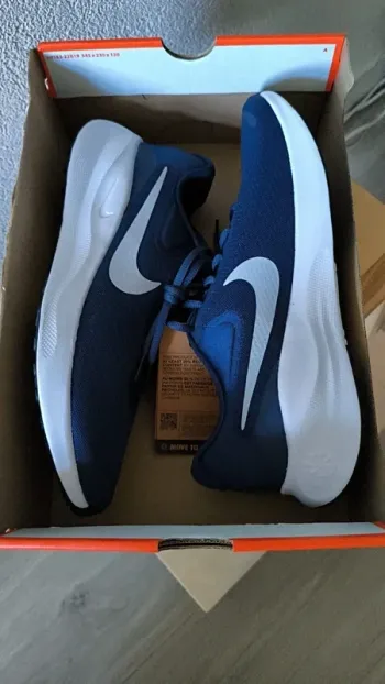 Used Nike Revolution 7 Running Shoes
