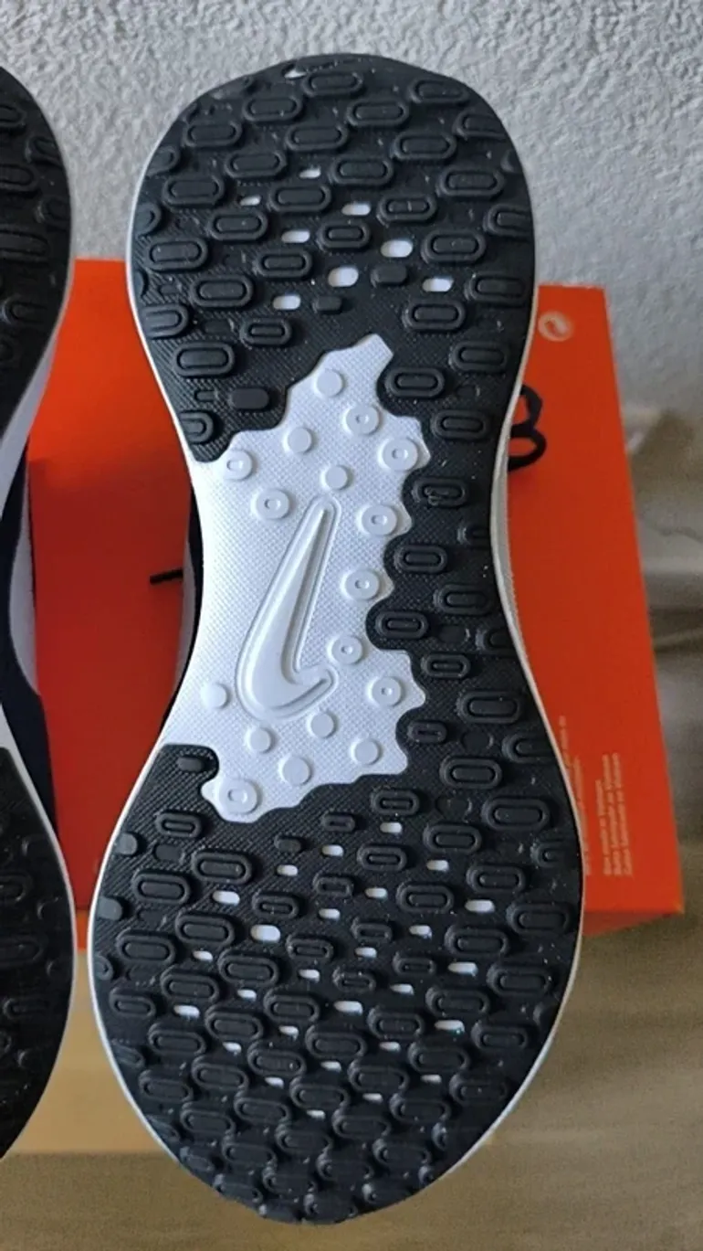 Used Nike Revolution 7 bike — image 11 of 15