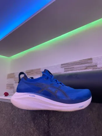Used Ideal Gel Boost Running Shoes