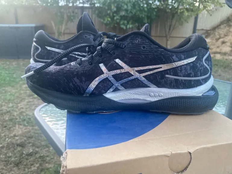 Used Asics Nimbus 24 Platinum bike — image 10 of 11
