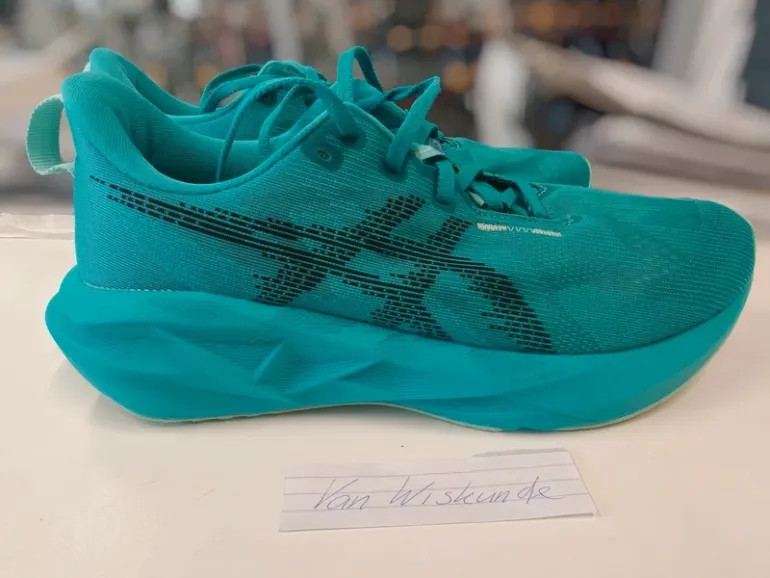 Used Asics Novablast 5 bike — image 2 of 4