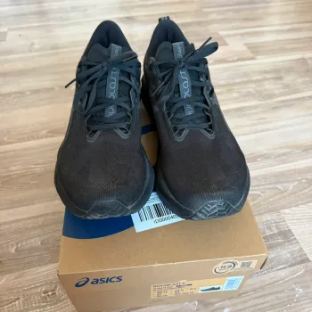 Tweedehands Asics Novablast 5 bike — afbeelding 2 van 6