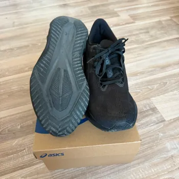 Tweedehands Asics Novablast 5 bike — afbeelding 5 van 6