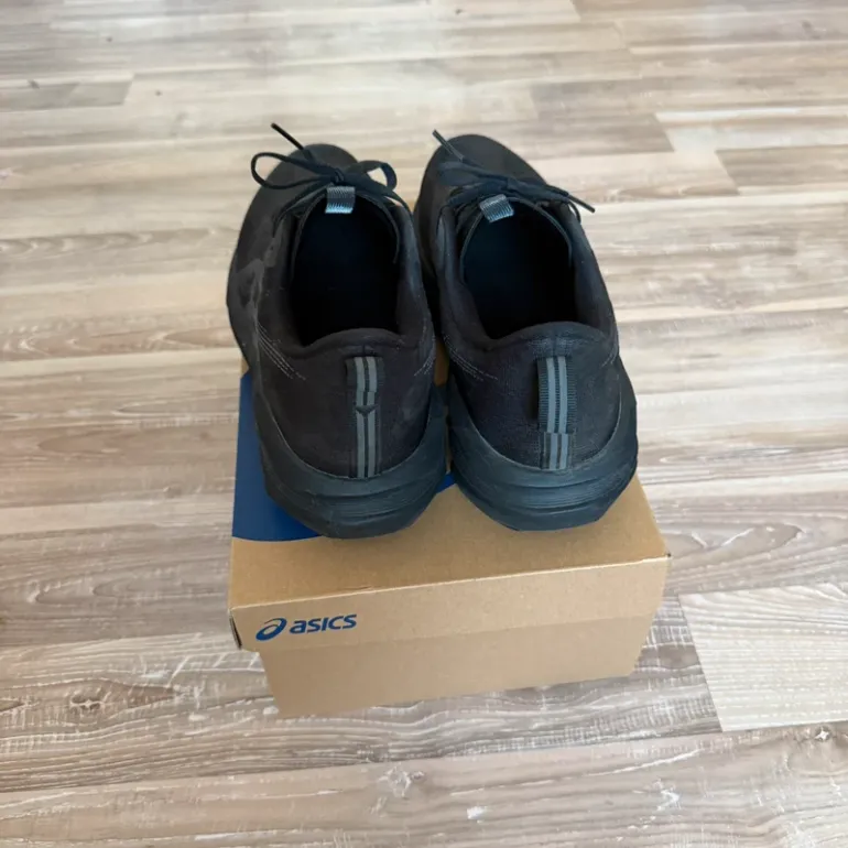 Tweedehands Asics Novablast 5 bike — afbeelding 4 van 6