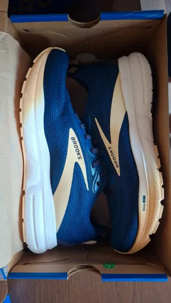 Used Brooks Trace 4 Running Shoes
