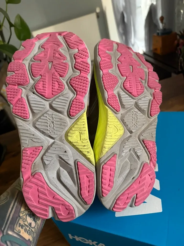 Used Hoka Arahi 8 bike — image 4 of 5