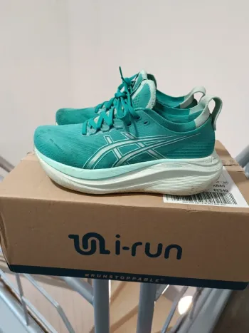 Used Asics Gel Nimbus 27 Running Shoes