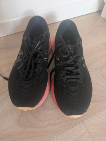 Used Ideal Gel Cumulus 25 Running Shoes