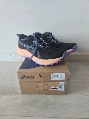 Used Asics Trabuco Terra 3 Running Shoes
