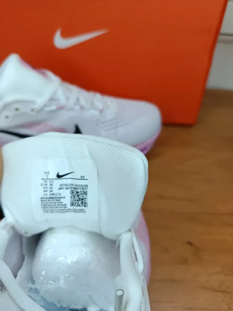 Tweedehands Nike Vomero Plus bike — afbeelding 9 van 9