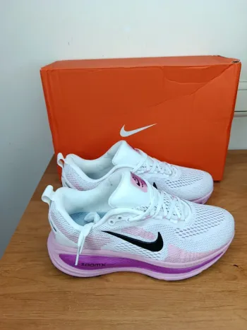 Tweedehands Nike Vomero Plus bike — afbeelding 2 van 9