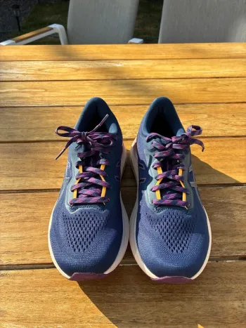 Käytetty Asics GT-1000 14 Running Shoes