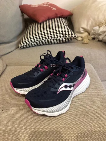 Used Saucony Hurricane 24 Running Shoes