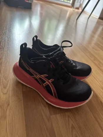 Použité Asics Gel Cumulus 27 Running Shoes