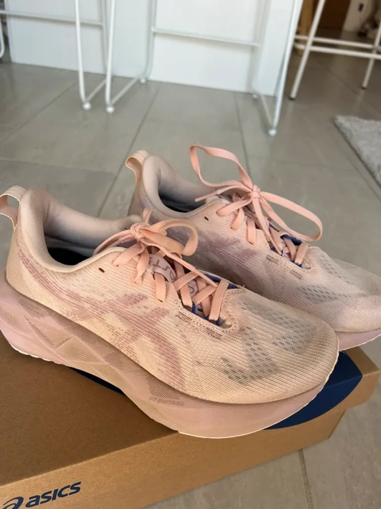 Used Asics Novablast 5 bike — image 2 of 6