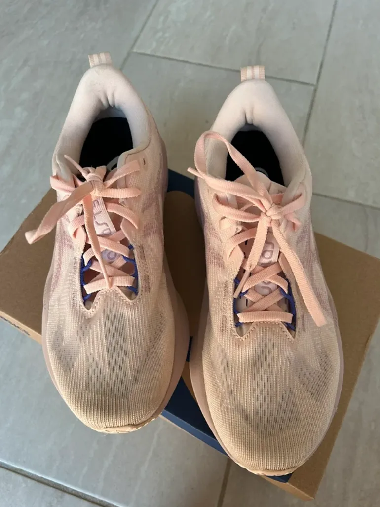 Used Asics Novablast 5 bike — image 3 of 6