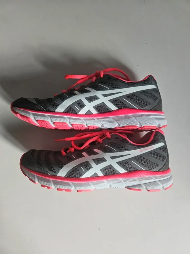 Tweedehands Asics Gel bike — afbeelding 2 van 5