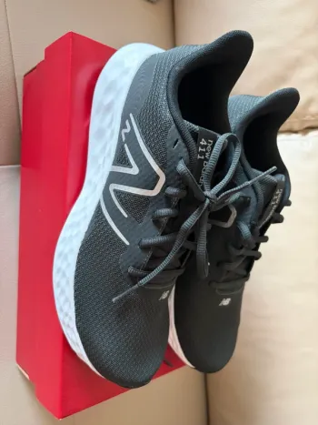 Tweedehands New Balance 411 v3 Running Shoes