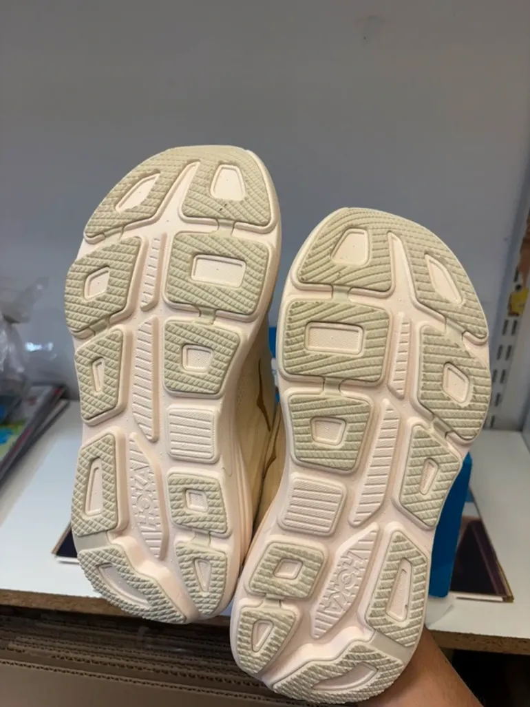 Hoka Running Shoes bike usato — immagine 3 di 6