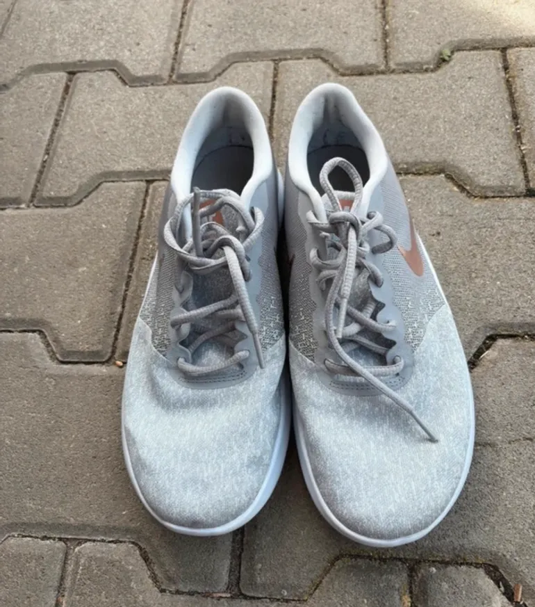 Tweedehands Nike Damen Laufschuhe Gr. 42 bike — afbeelding 3 van 4