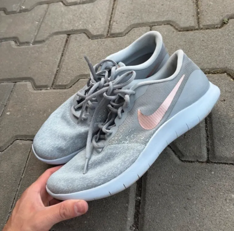 Tweedehands Nike Damen Laufschuhe Gr. 42 bike — afbeelding 2 van 4