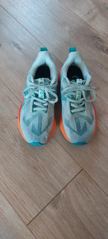 Used Asics Novablast 5 Running Shoes