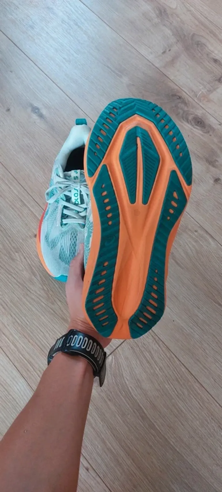 Used Asics Novablast 5 bike — image 2 of 5