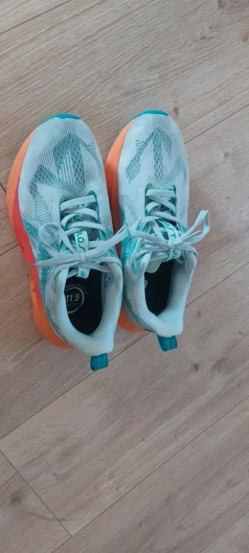 Used Asics Novablast 5 bike — image 3 of 5
