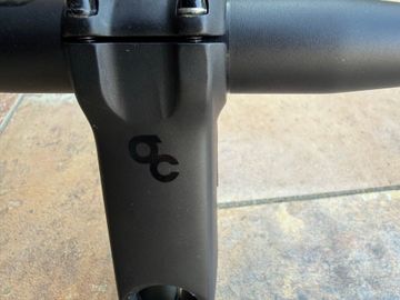 Used OQUO OC Handlebar and Stem 2025 bike — image 2 of 5