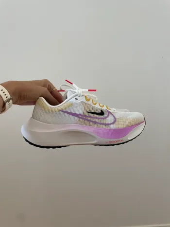 Used Nike Zoom Fly 5 Running Shoes