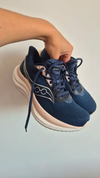 Used Saucony Triumph 23 Running Shoes